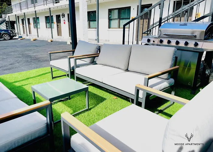 The Moose #3 - Modern Luxe Studio With Free Gated Parking & Wifi