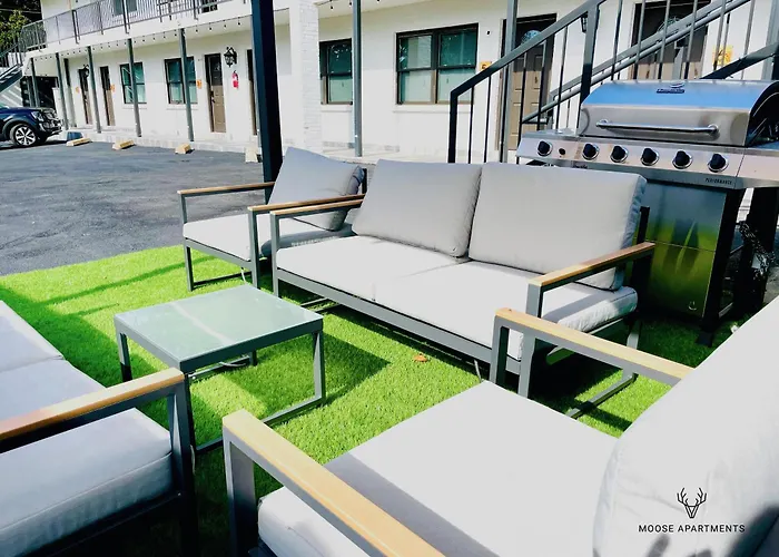 The Moose #3 - Modern Luxe Studio With Free Gated Parking & Wifi