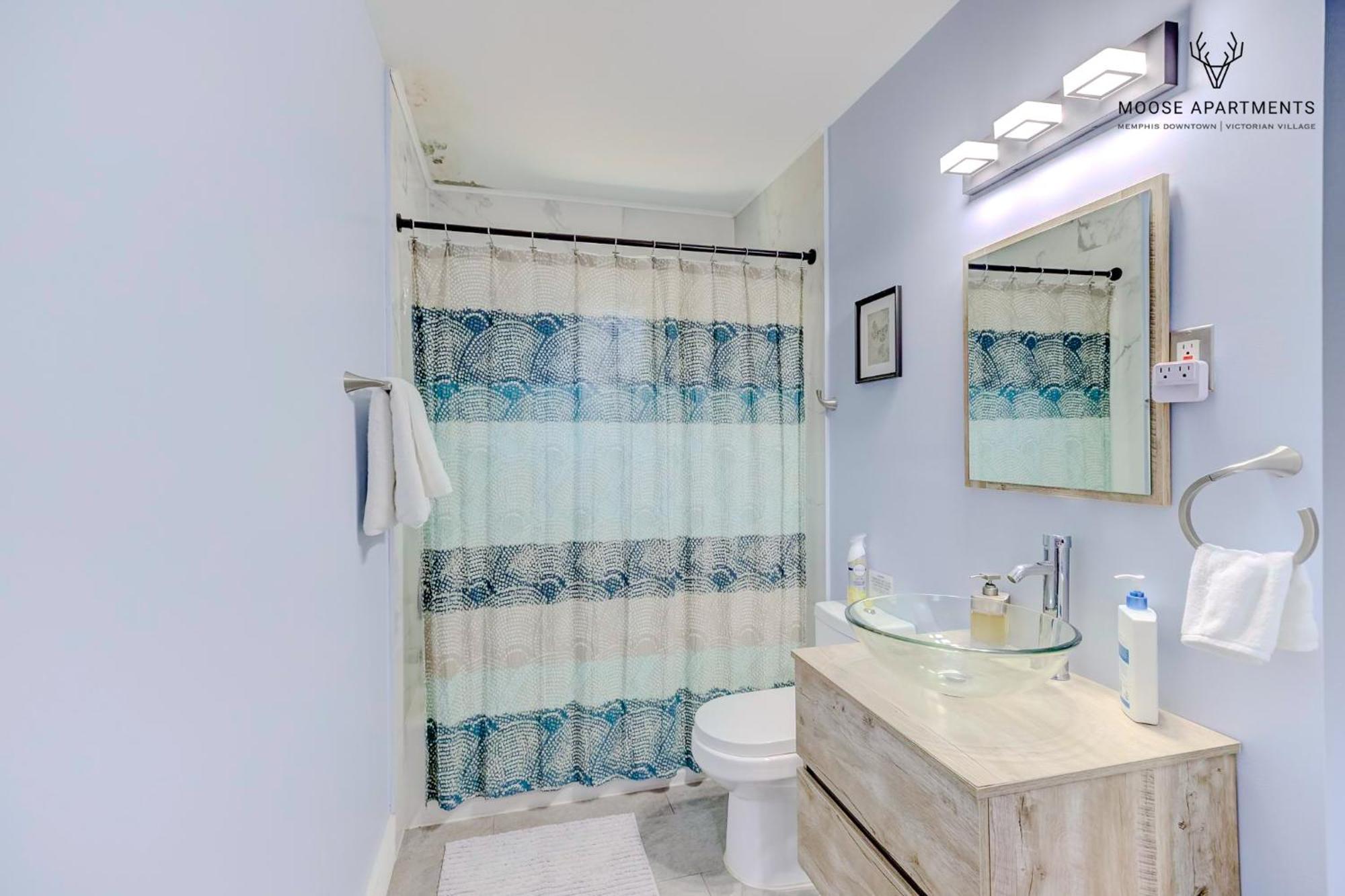 Apartment The Moose #3 - Modern Luxe With Free Gated Parking & Wifi